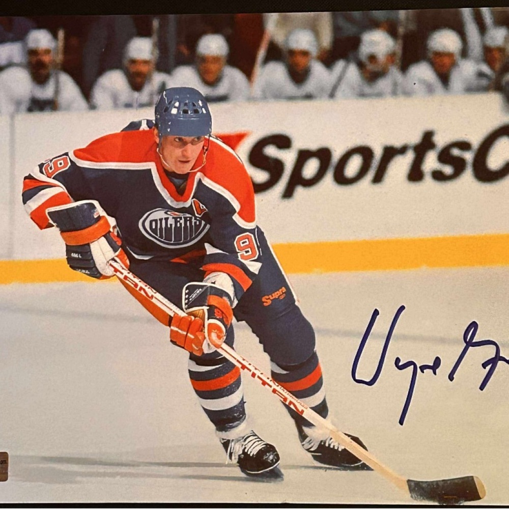 Wayne Gretzky autographed photo, Authenticated, Hockey Action Photo